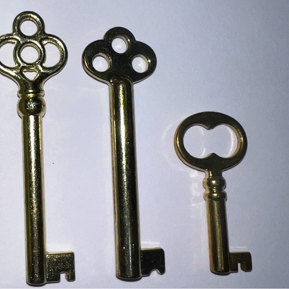 Vintage Inspired Brass Skeleton Keys - Set of 3 - Picture 2 of 2